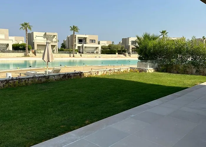 مستقله للإيجار فى ازها العين السخنه Villa *